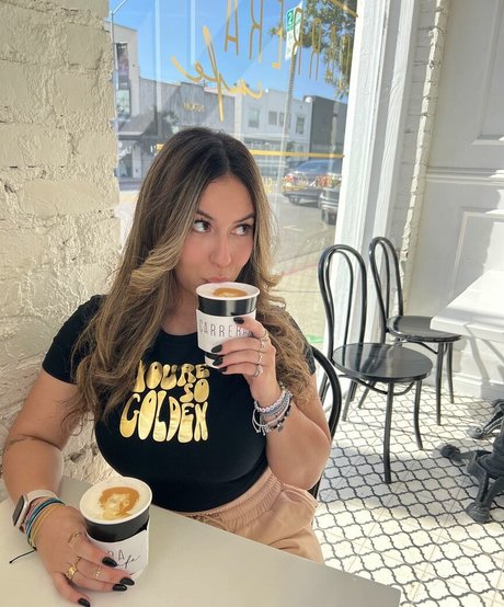 Larissa Cambusano xxx actress img