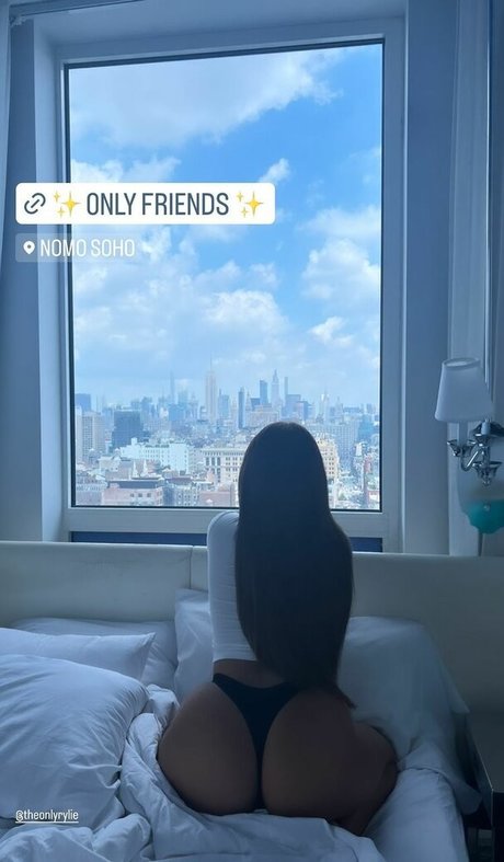 Theonlyrylie pretty model image