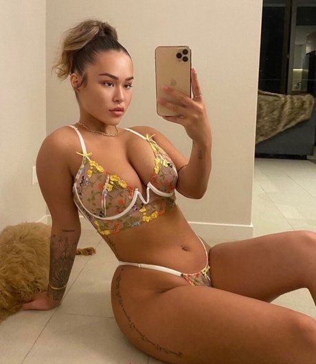 Theonlyrylie star top picture