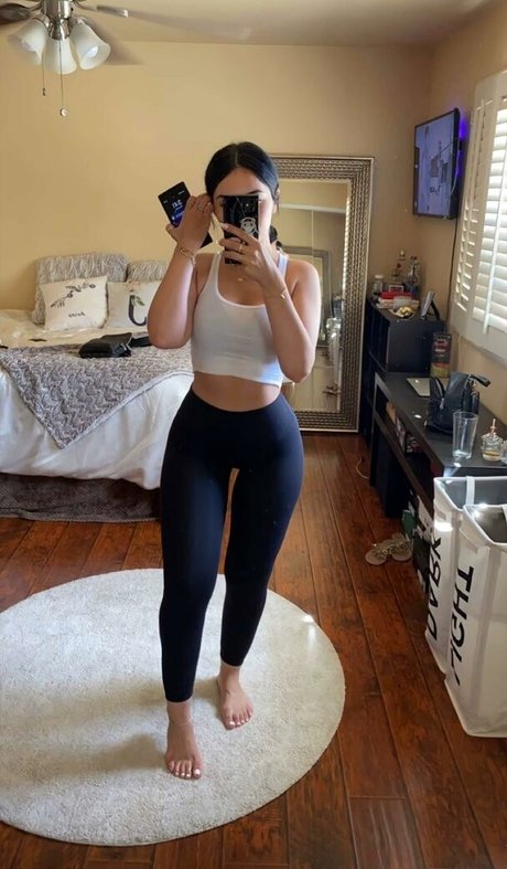 jo ashh model exclusive image