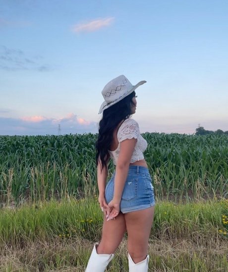 Samanthayang model perfect pic