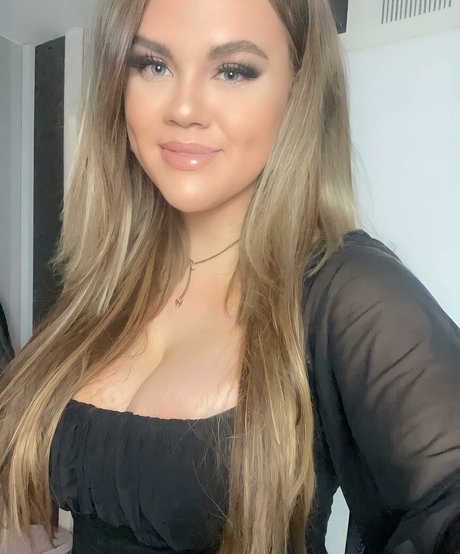 Molly Georgia Leach star exclusive pictures