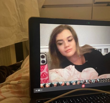 Molly Georgia Leach model nice pic