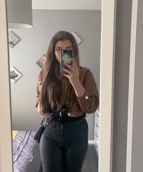 Molly Georgia Leach pornstar high quality image