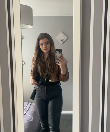 Molly Georgia Leach pornstar exclusive img