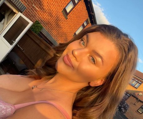 Molly Georgia Leach erotic model photo