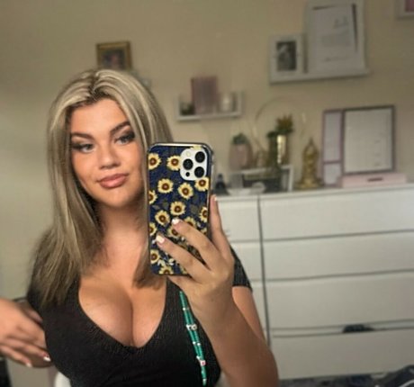 Molly Georgia Leach erotic model gallery