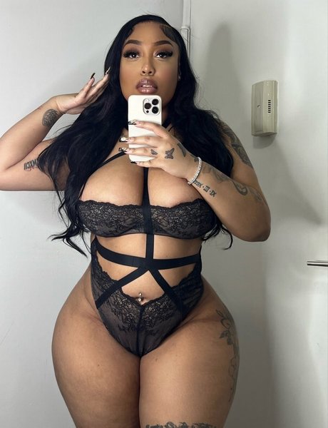 kinkykior nude star img