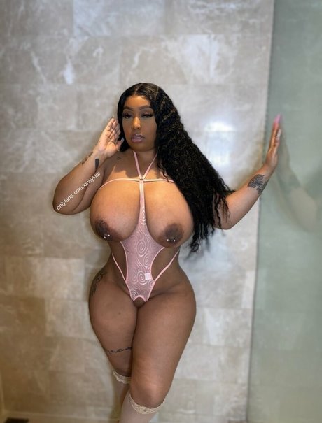 kinkykior star naked pics
