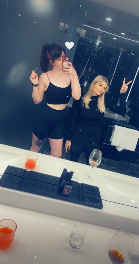 uncutsextapes star nude photos