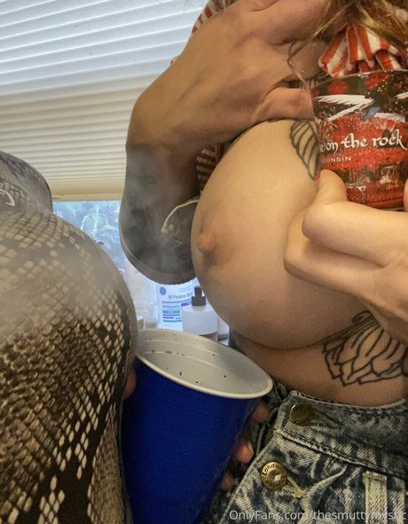 thesmuttymystic pornographic model pic