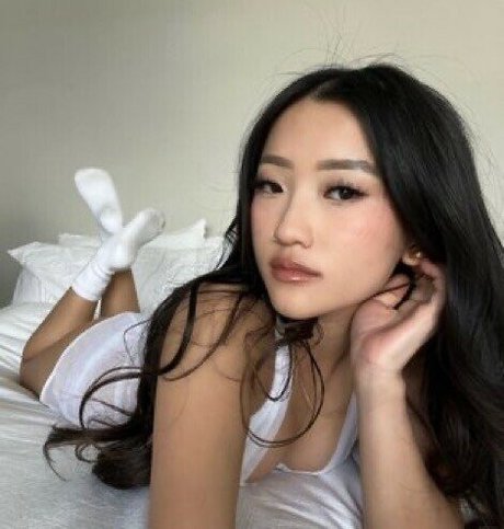 godessjny adult model pic