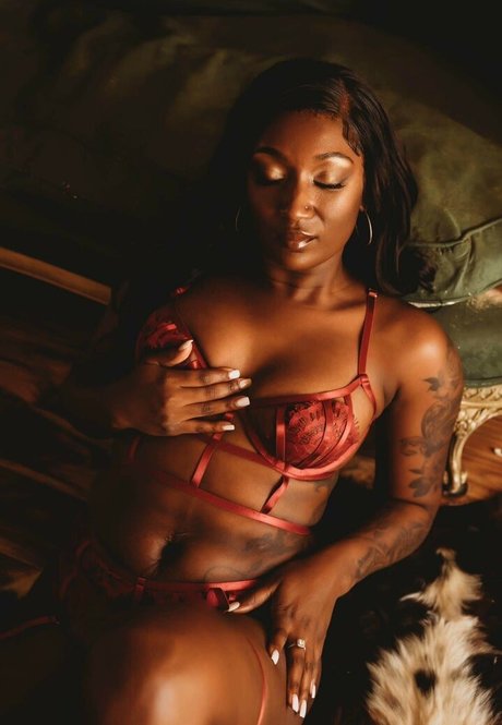 Lakinndra nude actress img