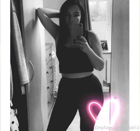 carla012 sexy star img