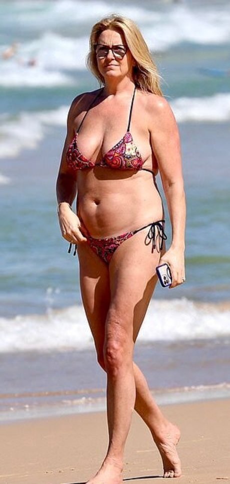 Penny Lancaster model hot images