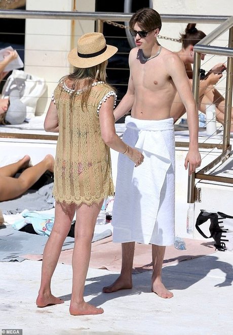 Penny Lancaster pornstar high quality img