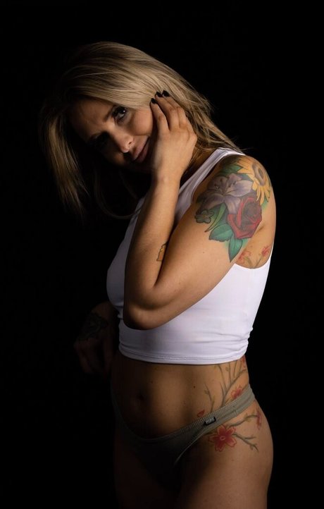 Robin Love free pornstar gallery