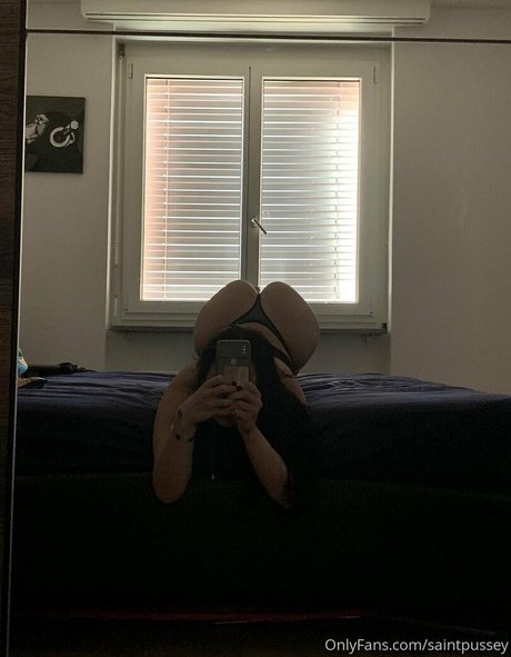 Saintpussey porn model gallery