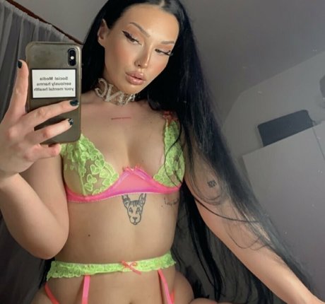 Saintpussey pretty star photo