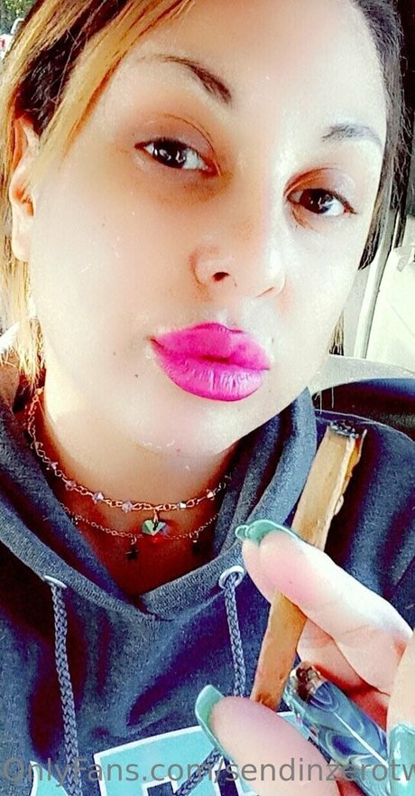 sendinzerotwo model adult picture