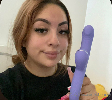 Shoneyy model erotic picture