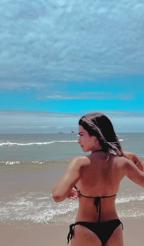 Bruna Gomes star naked picture