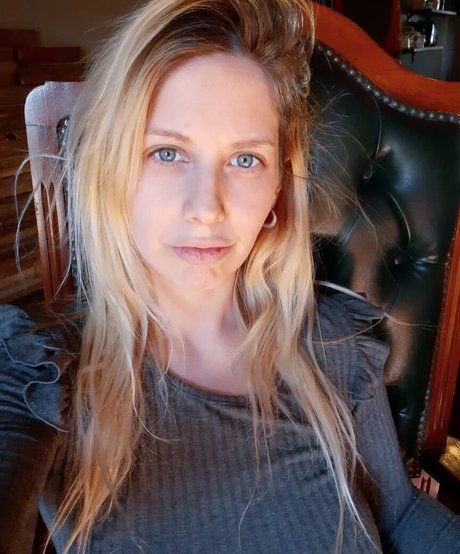 Maria Celeste model perfect galleries