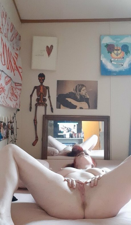 gothicmomma nude model picture