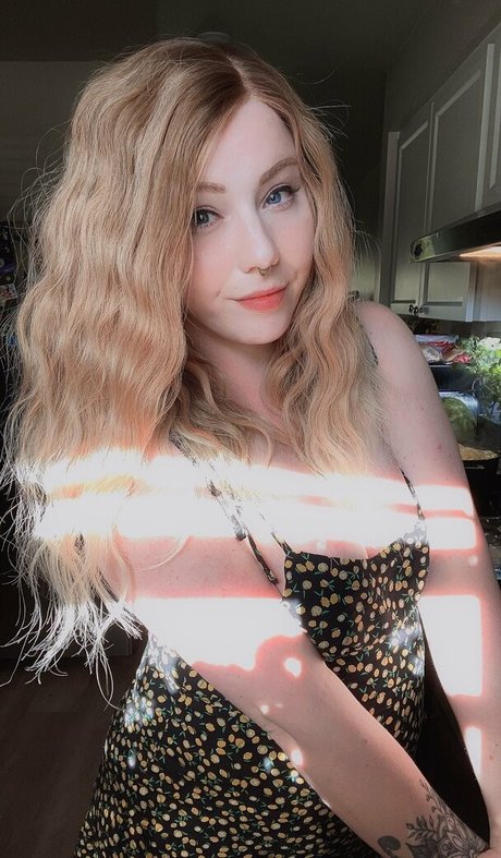 catscosplays nice model image