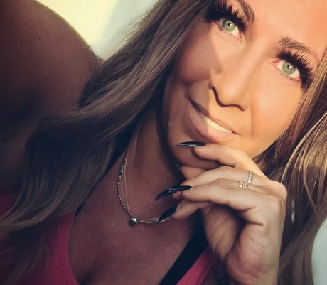 bigultrapromotion nude model pics