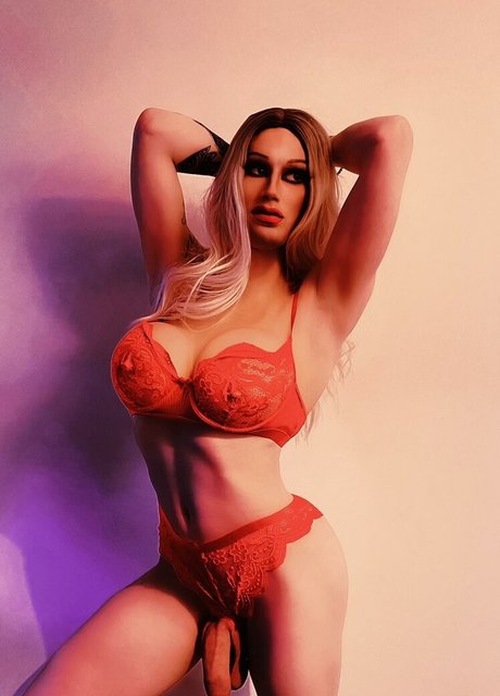 Roman Rose model perfect image