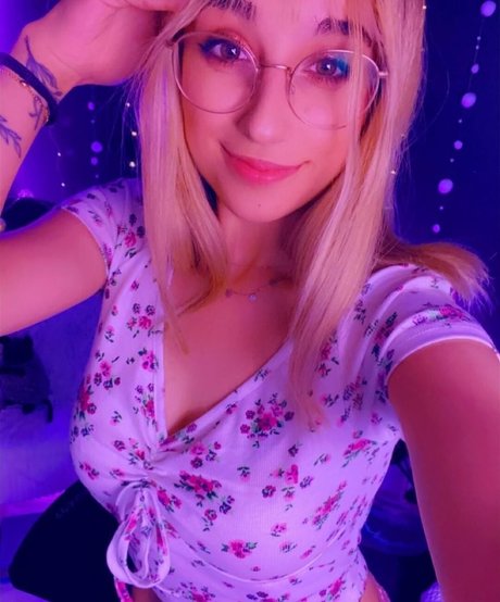 Maya ASMR star free pics