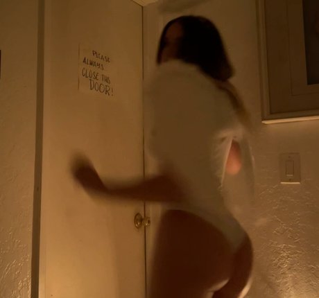 Lily Hale model perfect img