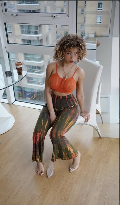 Kiara Peach pornstar pretty pictures