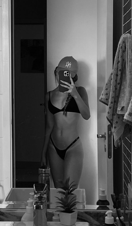 lan1nhaaa model nudes galleries