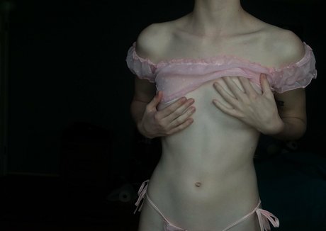 slutpuppymilo adult model image