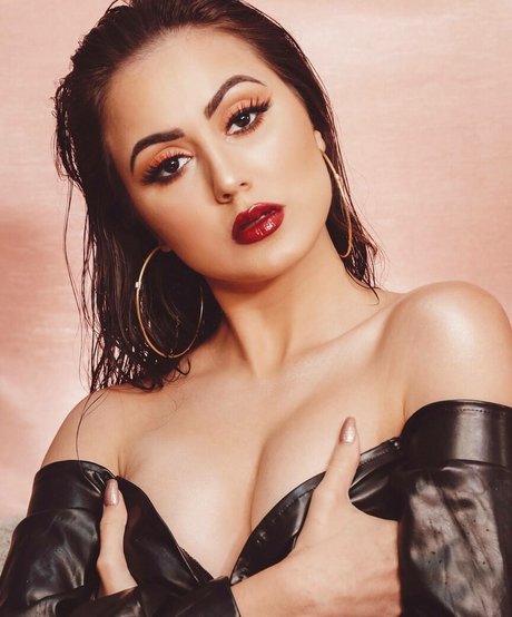 Jana Make model art photo