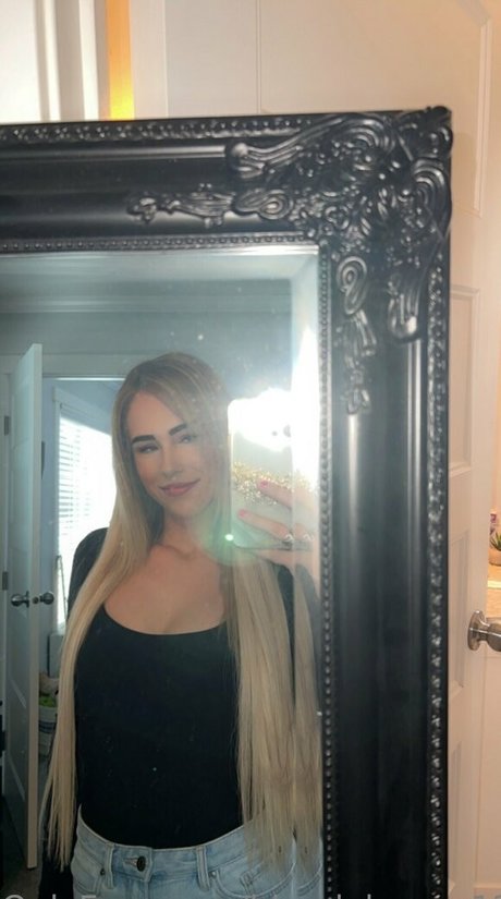 Ashley Higginson exclusive model image