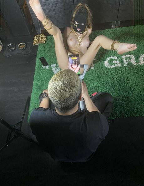 Breeana Fairbrook model erotic img