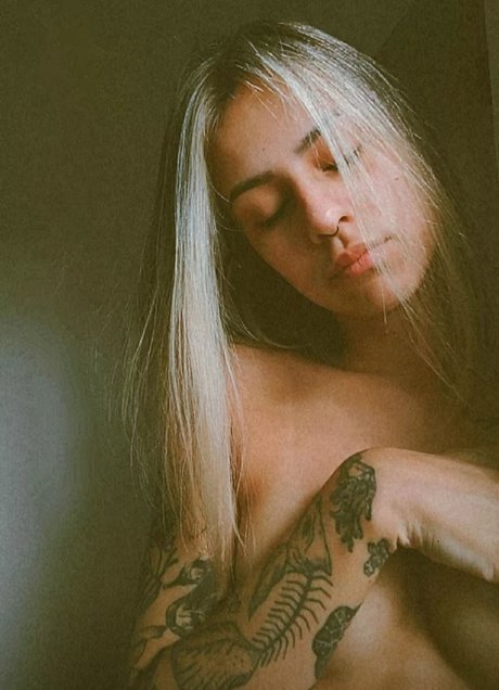 Munique Brum nice actress pics