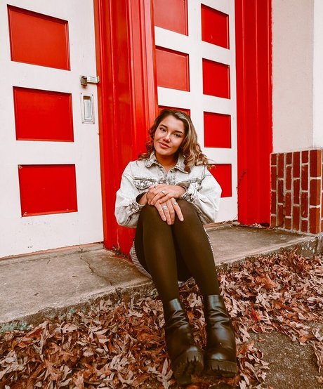 Hannah Malvone exclusive star image