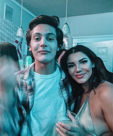 Hannah Malvone sexy pornstar img