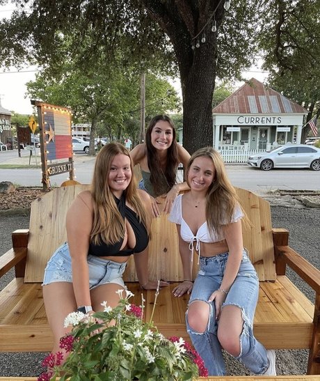 redflannel sexy actress gallery