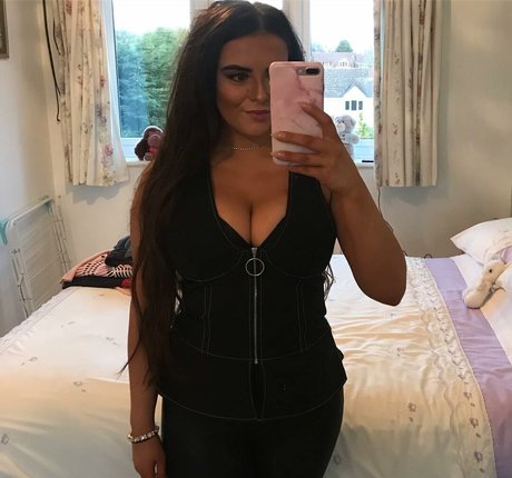 Kirsty Brittain star high quality photos