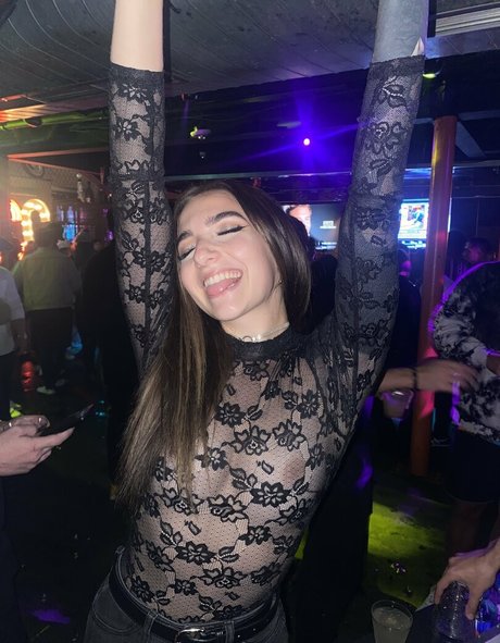 ravengonewildfree pretty pornstar pic