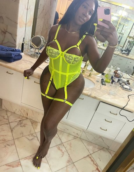 Ts Nidia model perfect photo