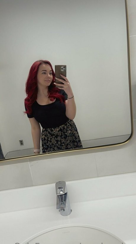 candyredxx naked pornstar image