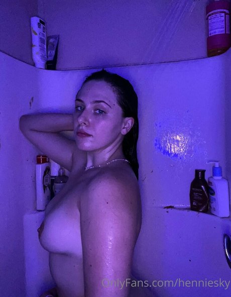 henniesky free actress photos