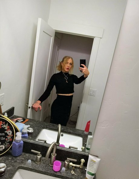 dahliainbloom1 nudes star images