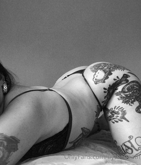 kikithedeath nude actress photos